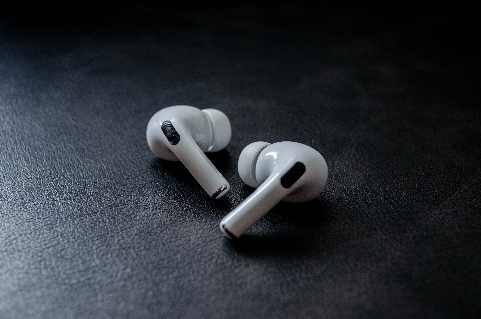 AirPods 4 vs. AirPods Pro 3